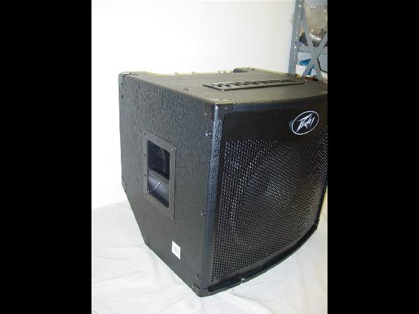 PEAVEY TNT 115 TOUR SERIES COMBO BASS AMP READ  