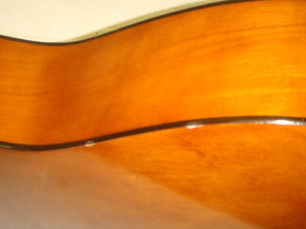 YAMAHA F325 ACOUSTIC GUITAR   READ  